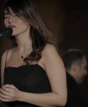 İran'da Başörtüsü Olmadan Konser Veren Şarkıcı Parastoo Ahmadi'nin Kırbaç Cezası Onandı